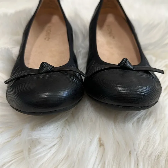 NEW Vionic Amorie Black Wavy Leather Slip On Ballet Flats Womens 7.5