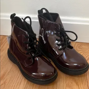 New! Zara Kids boys SZ 11 Glossy faux leather brown Boots .