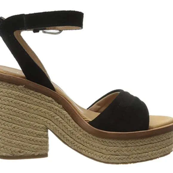 NIB $140 UGG Laynce Suede Wedges in size 7!