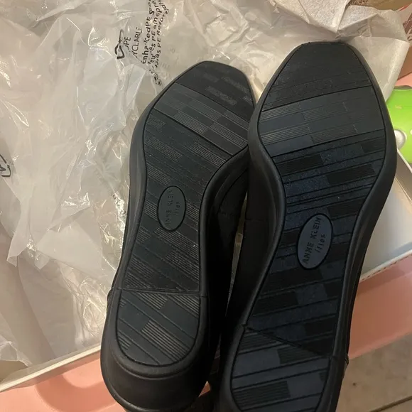 NIB Anne Klein shoes in size 9