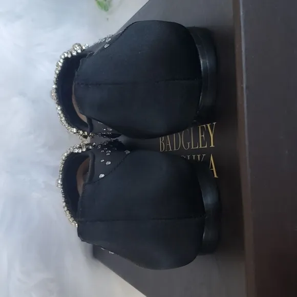 NIB Badgley Mischka Quinn Satin Butterfly Toe/ Embellished Dress Flats, Size 6