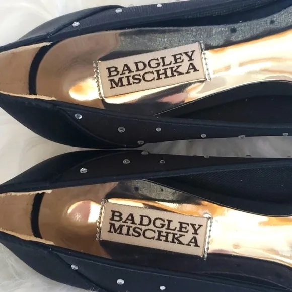 NIB Badgley Mischka Quinn Satin Butterfly Toe/ Embellished Dress Flats, Size 6