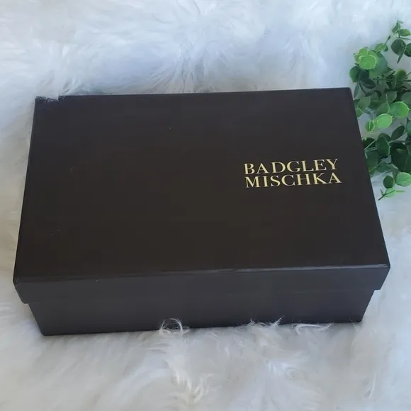 NIB Badgley Mischka Quinn Satin Butterfly Toe/ Embellished Dress Flats, Size 6