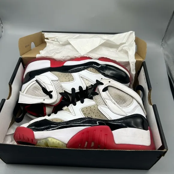 NIB Nike GS Jumpman Two Trey BLACK/UNIVERSITY RED/BLACK/WHITE DQ8431 106