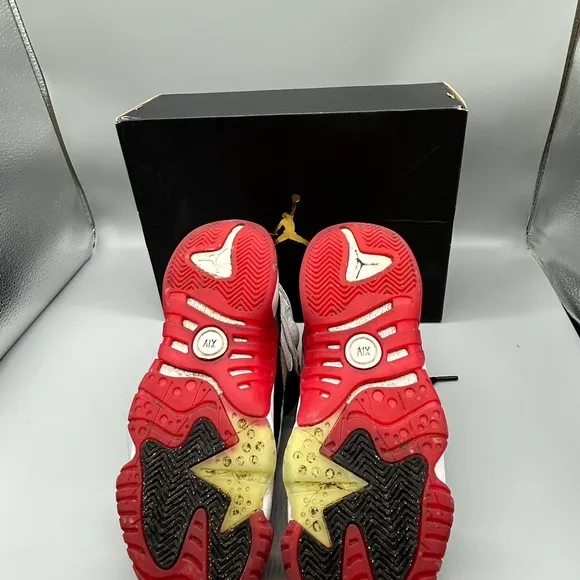 NIB Nike GS Jumpman Two Trey BLACK/UNIVERSITY RED/BLACK/WHITE DQ8431 106