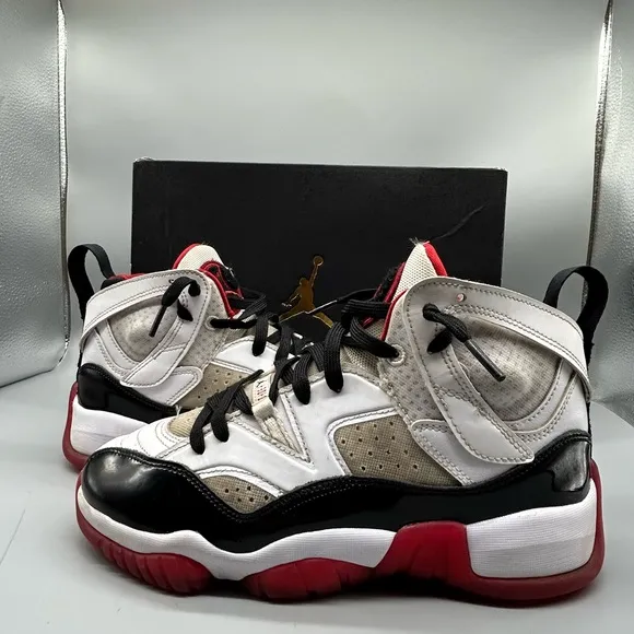 NIB Nike GS Jumpman Two Trey BLACK/UNIVERSITY RED/BLACK/WHITE DQ8431 106