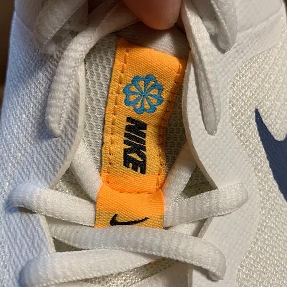 NIB Nike Revolution 6 Kids Running Shoes, Summit White/Diffused Blue 7 M US NEW