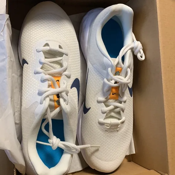 NIB Nike Revolution 6 Kids Running Shoes, Summit White/Diffused Blue 7 M US NEW