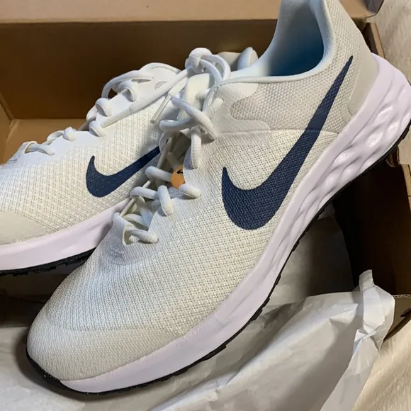 NIB Nike Revolution 6 Kids Running Shoes, Summit White/Diffused Blue 7 M US NEW
