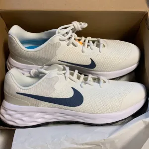 NIB Nike Revolution 6 Kids Running Shoes, Summit White/Diffused Blue 7 M US NEW
