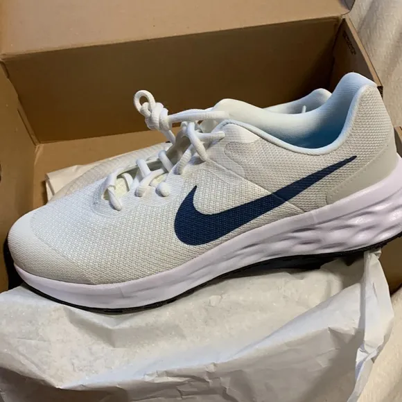NIB Nike Revolution 6 Kids Running Shoes, Summit White/Diffused Blue 7 M US NEW