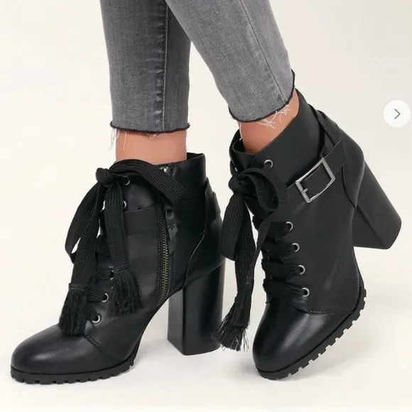 NIB Splendid “Cesar” Black Lace-Up Ankle Boots