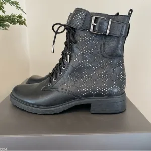 NIB Vince Camuto Tanowie Boots