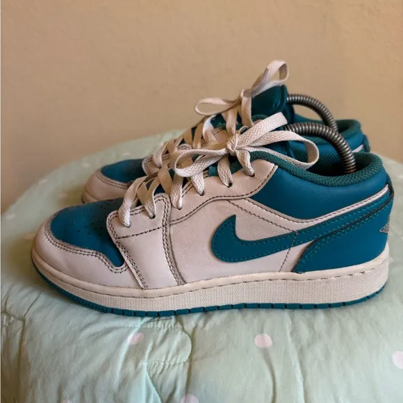 Nike  Air Jordan 1 Low Style 553560-174 Big Kids Size 4.5
