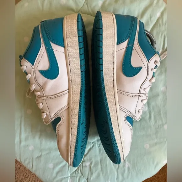 Nike  Air Jordan 1 Low Style 553560-174 Big Kids Size 4.5