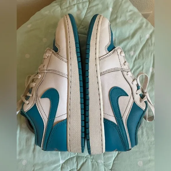 Nike  Air Jordan 1 Low Style 553560-174 Big Kids Size 4.5
