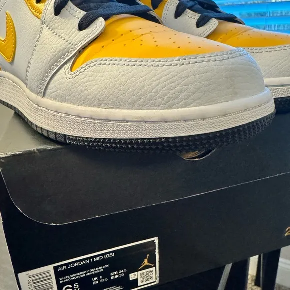 Nike Air Jordan 1 Mid Kids Shoes - Yellow and White