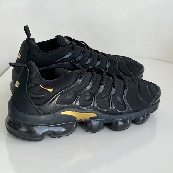 Nike Air Vapormax Plus Sneakers Metallic Gold Black Streetwear Shoes Size 11