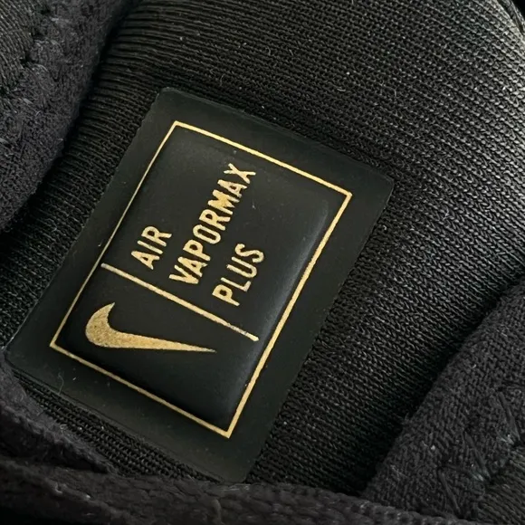 Nike Air Vapormax Plus Sneakers Metallic Gold Black Streetwear Shoes Size 11