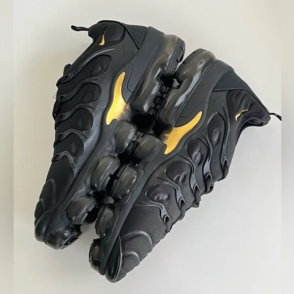 Nike Air Vapormax Plus Sneakers Metallic Gold Black Streetwear Shoes Size 11