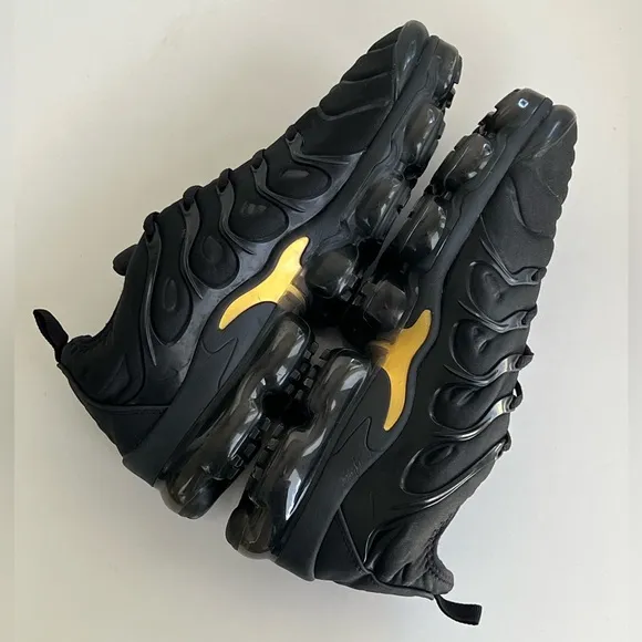 Nike Air Vapormax Plus Sneakers Metallic Gold Black Streetwear Shoes Size 11