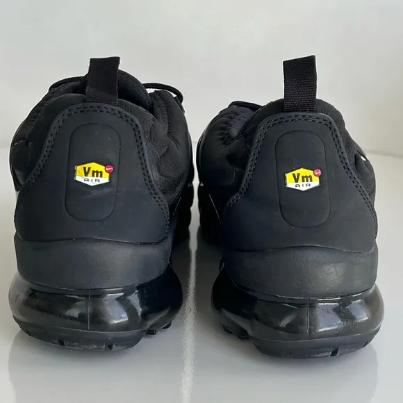 Nike Air Vapormax Plus Sneakers Metallic Gold Black Streetwear Shoes Size 11