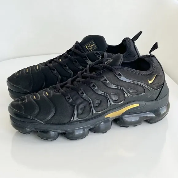 Nike Air Vapormax Plus Sneakers Metallic Gold Black Streetwear Shoes Size 11