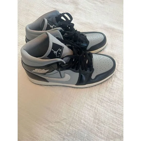 Nike Air Jordan 1 Mid SE Black Chrome FB9892-002 Women's  NWOB NEW