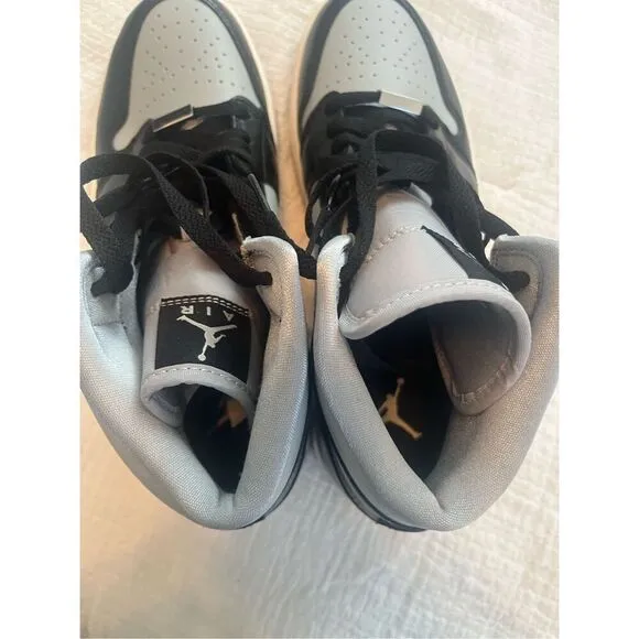Nike Air Jordan 1 Mid SE Black Chrome FB9892-002 Women's  NWOB NEW