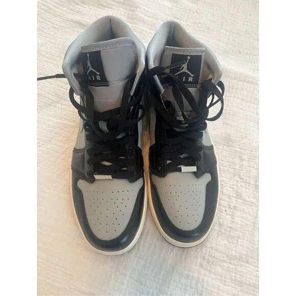 Nike Air Jordan 1 Mid SE Black Chrome FB9892-002 Women's  NWOB NEW