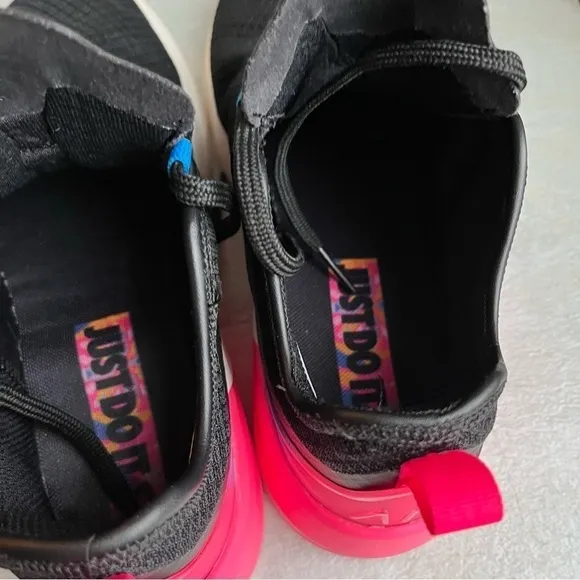 Nike AirMax Motion 2 running shoes Black Pink Size 6.5