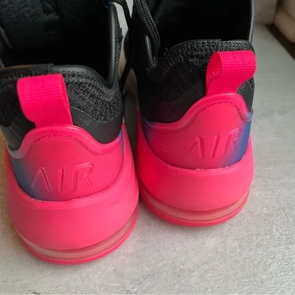 Nike AirMax Motion 2 running shoes Black Pink Size 6.5