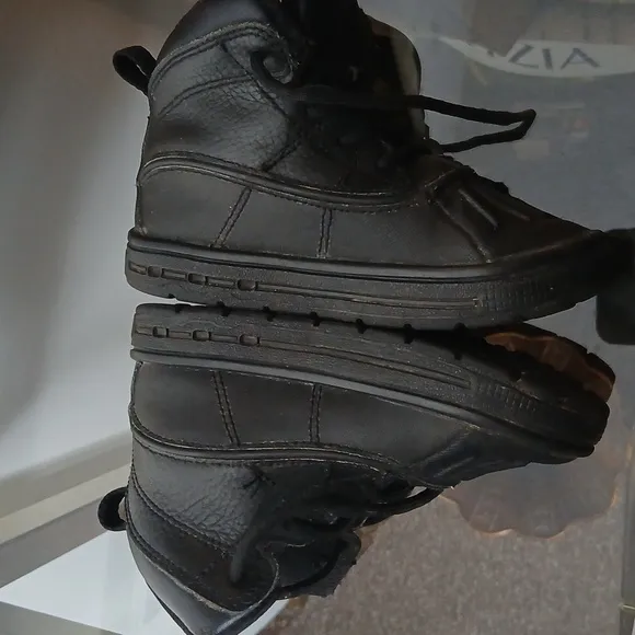 Nike black woodside 2 duck boots size 8c