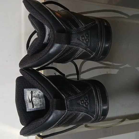 Nike black woodside 2 duck boots size 8c