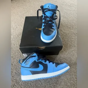 Nike Boys Air Jordan 1 Mid DQ8424-401 Blue Basketball Shoes Sneakers Size 2.5Y