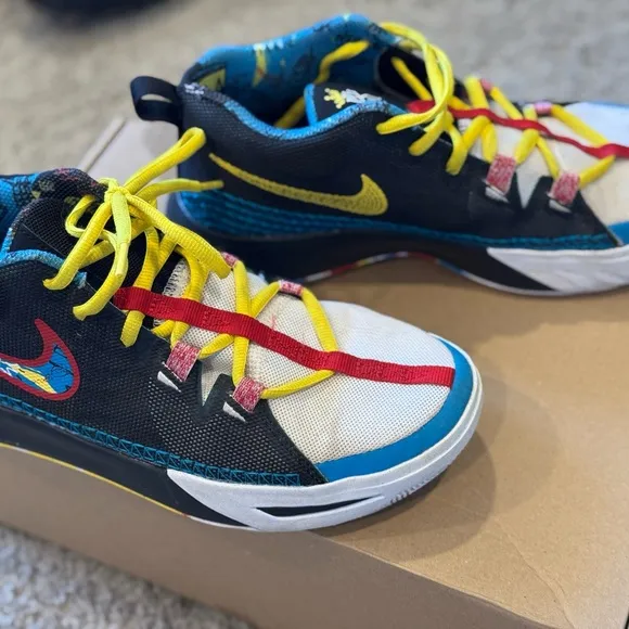 Nike Grade School Boys' Kyrie Flytrap 6 Basketball Shoes-Size 7y