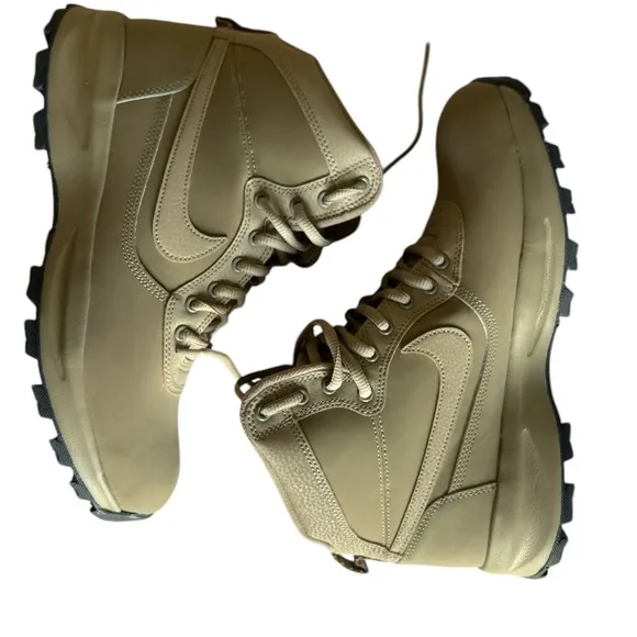 Nike Manoadome Men's Athletic Shoes in Tan Sz 10.5