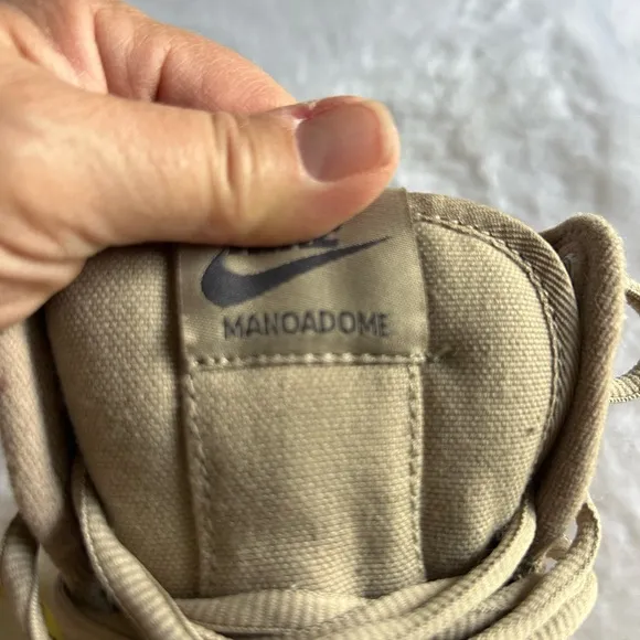 Nike Manoadome Men's Athletic Shoes in Tan Sz 10.5