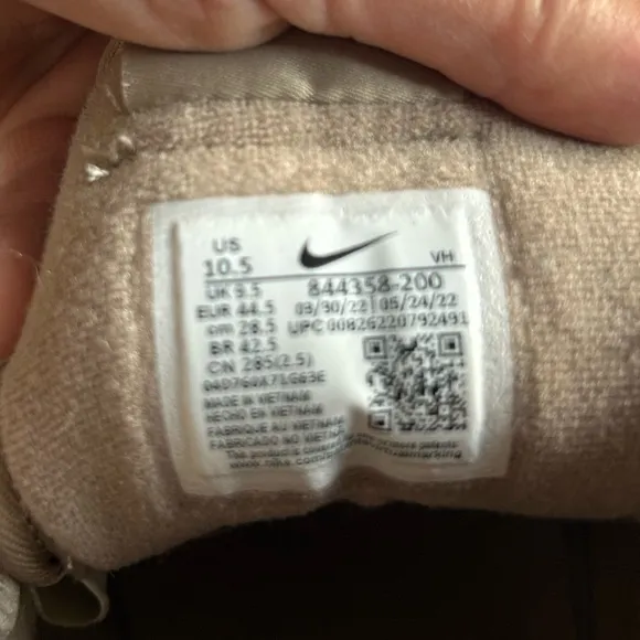Nike Manoadome Men's Athletic Shoes in Tan Sz 10.5