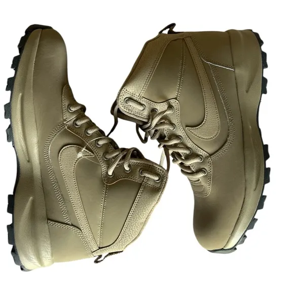 Nike Manoadome Men's Athletic Shoes in Tan Sz 10.5