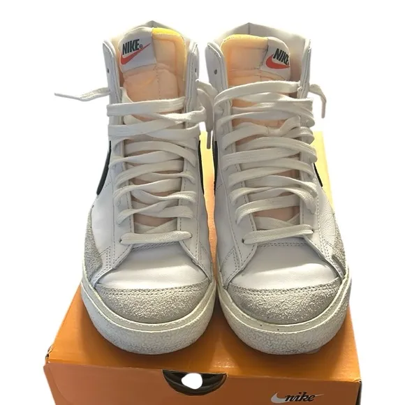 Nike Mens Blazer Mid 77 VNTG White/Black Sneakers