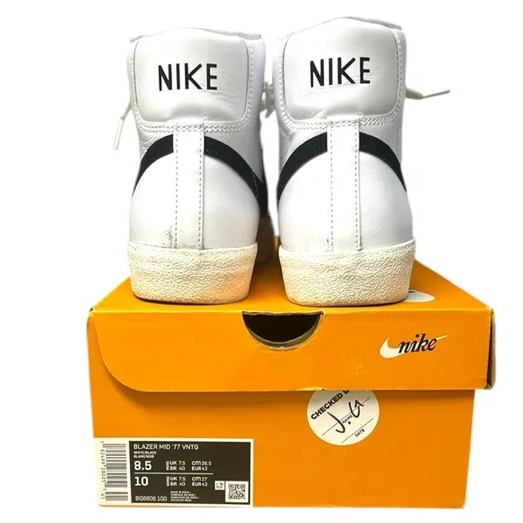 Nike Mens Blazer Mid 77 VNTG White/Black Sneakers