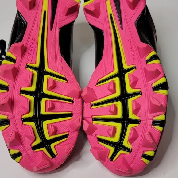 NIKE Pink and black Hyperdiamond FastFlex Softball/ soccer cleats shoes