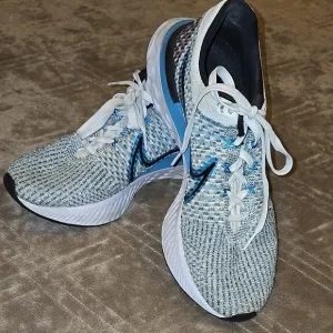 Nike React Flyknit Blue and White Running Shoes size 12