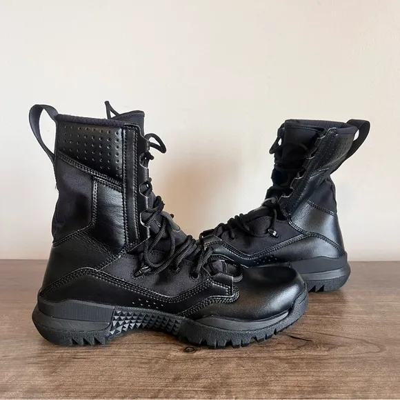 NIKE SFB Field 2 8&quot; Lace Up Combat Tactical Boot Size 6.5 or 8 #928