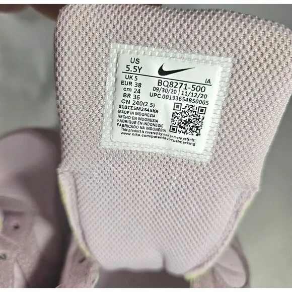 Nike Youth's MD Runner2 BQ8271-500 Iced Lilac/White Size 5.5Y