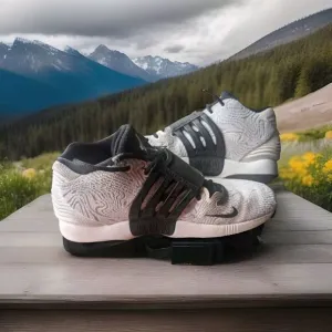 Nike Zoom‎ KD Kevin Durant Basketball Shoes-White/Gray/Black Size 10 Great Cond