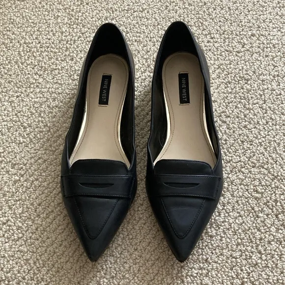 Nine West Lallin Black Point Toe Flats Gold Trim Size 8 Women’s Leather Like New