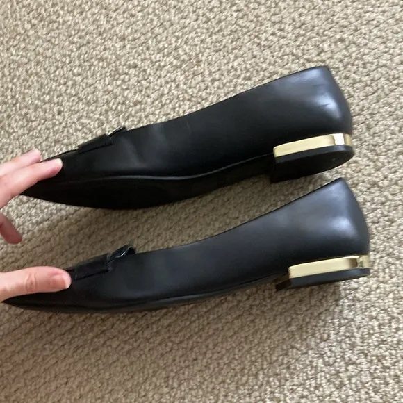 Nine West Lallin Black Point Toe Flats Gold Trim Size 8 Women’s Leather Like New