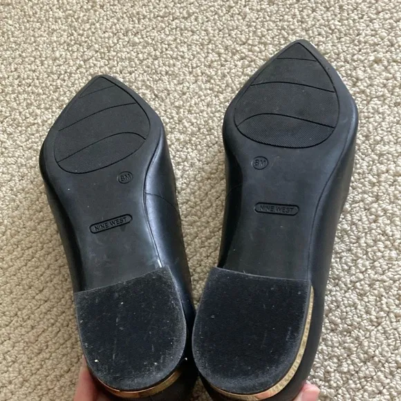 Nine West Lallin Black Point Toe Flats Gold Trim Size 8 Women’s Leather Like New